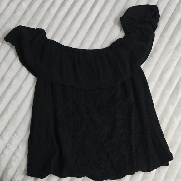 Chic Black Ruffle Blouse - Picture 2 of 6